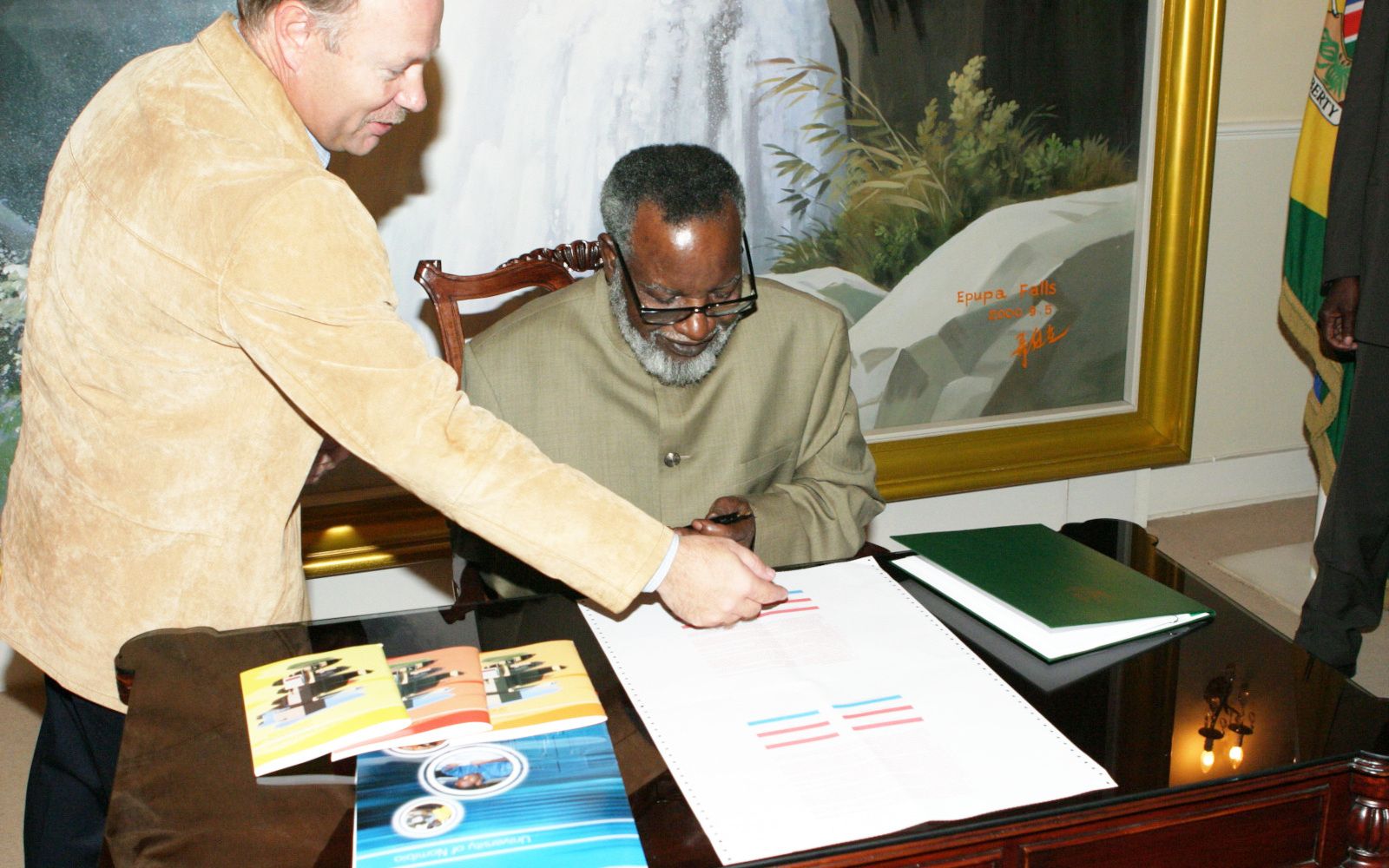 President-Registering-State House(16Feb2005)-1
